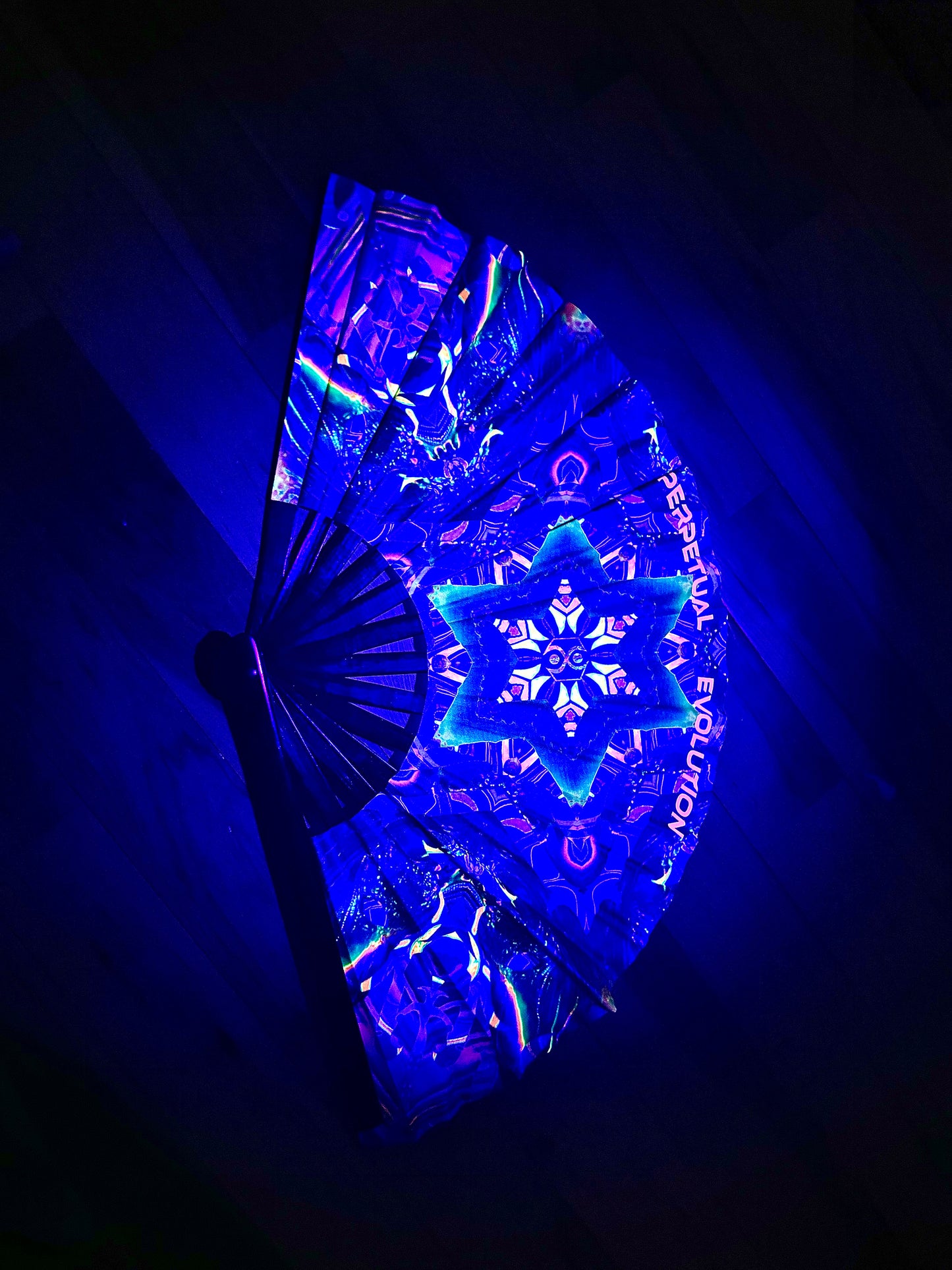 "Prismira" UV hand fan with side body holder