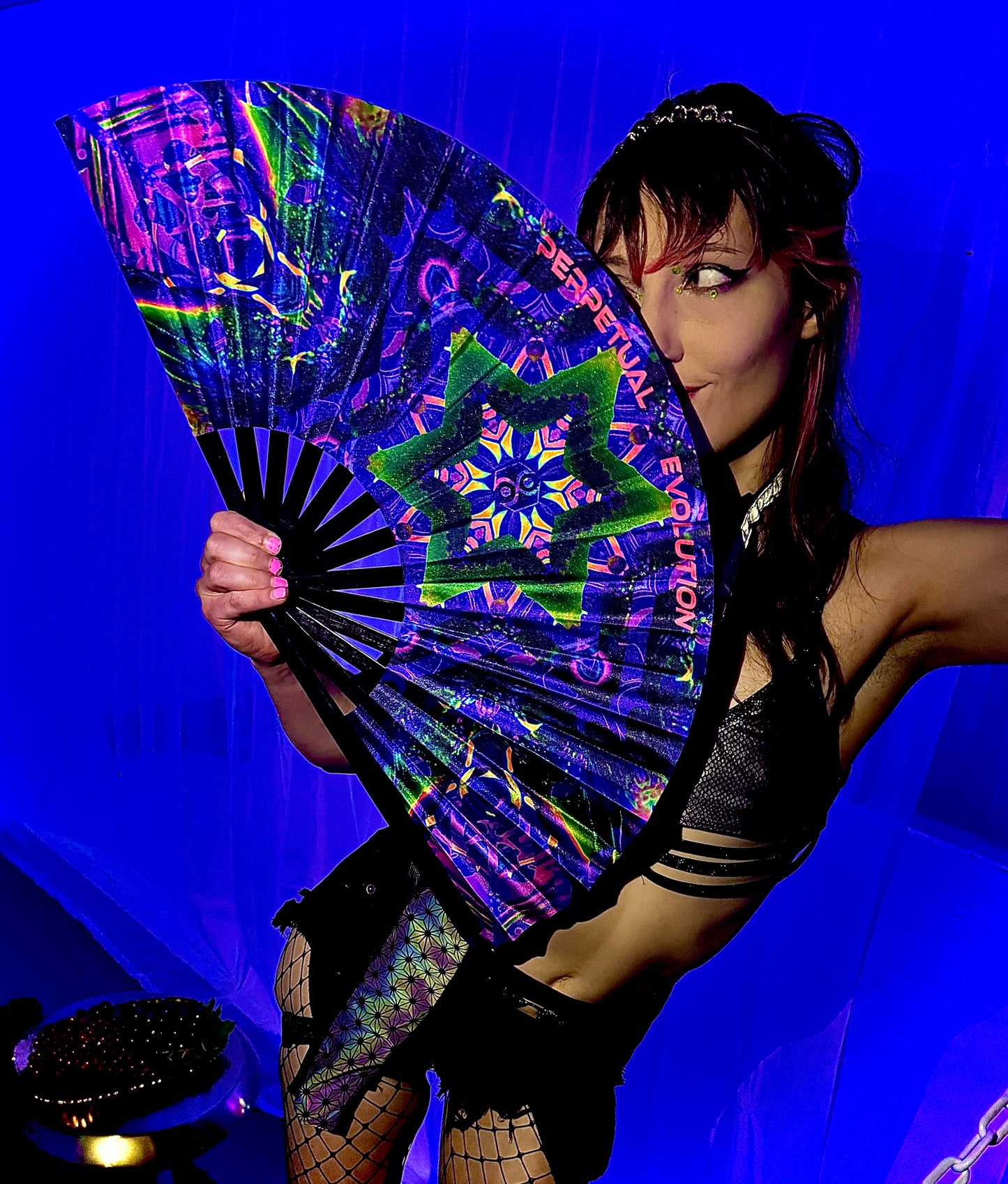 "Prismira" UV hand fan with side body holder
